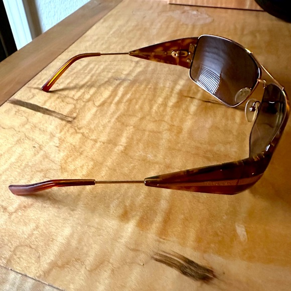 Prada aviator style women’s sunglasses - Picture 5 of 6